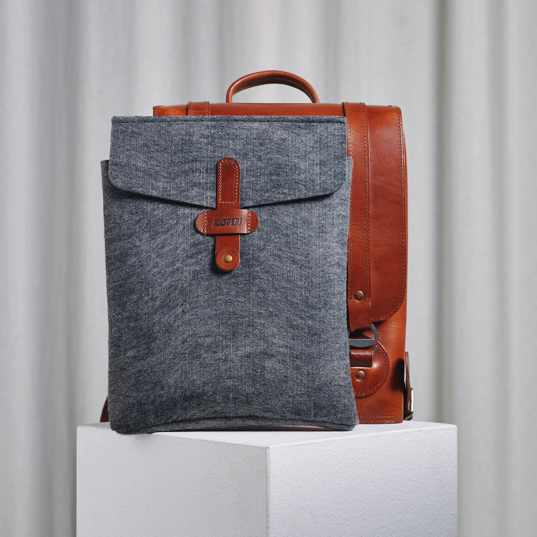 Vorabreservierung – Brown Small Backpack