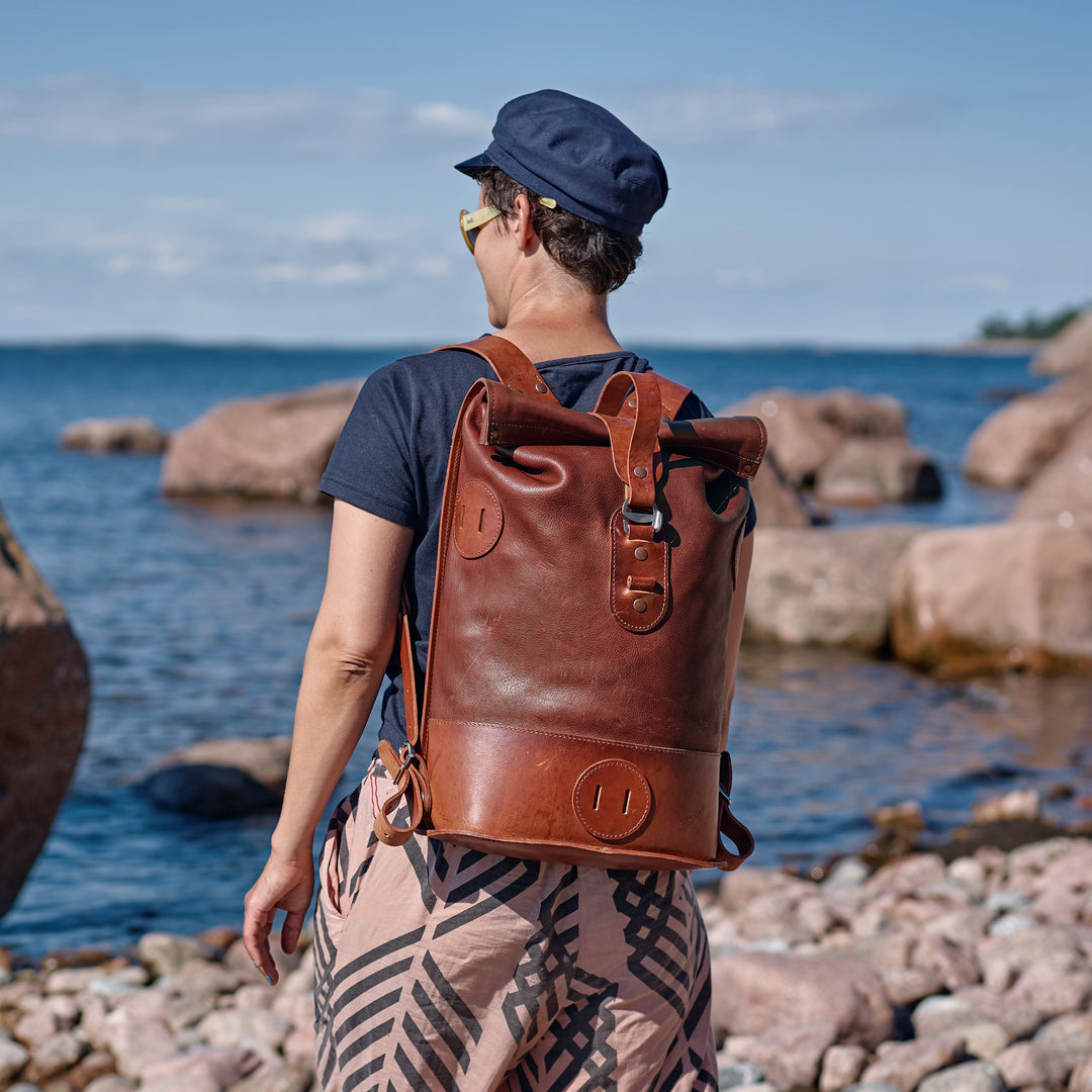 Précommande – Brown Small Fold Top – Sac à dos en cuir