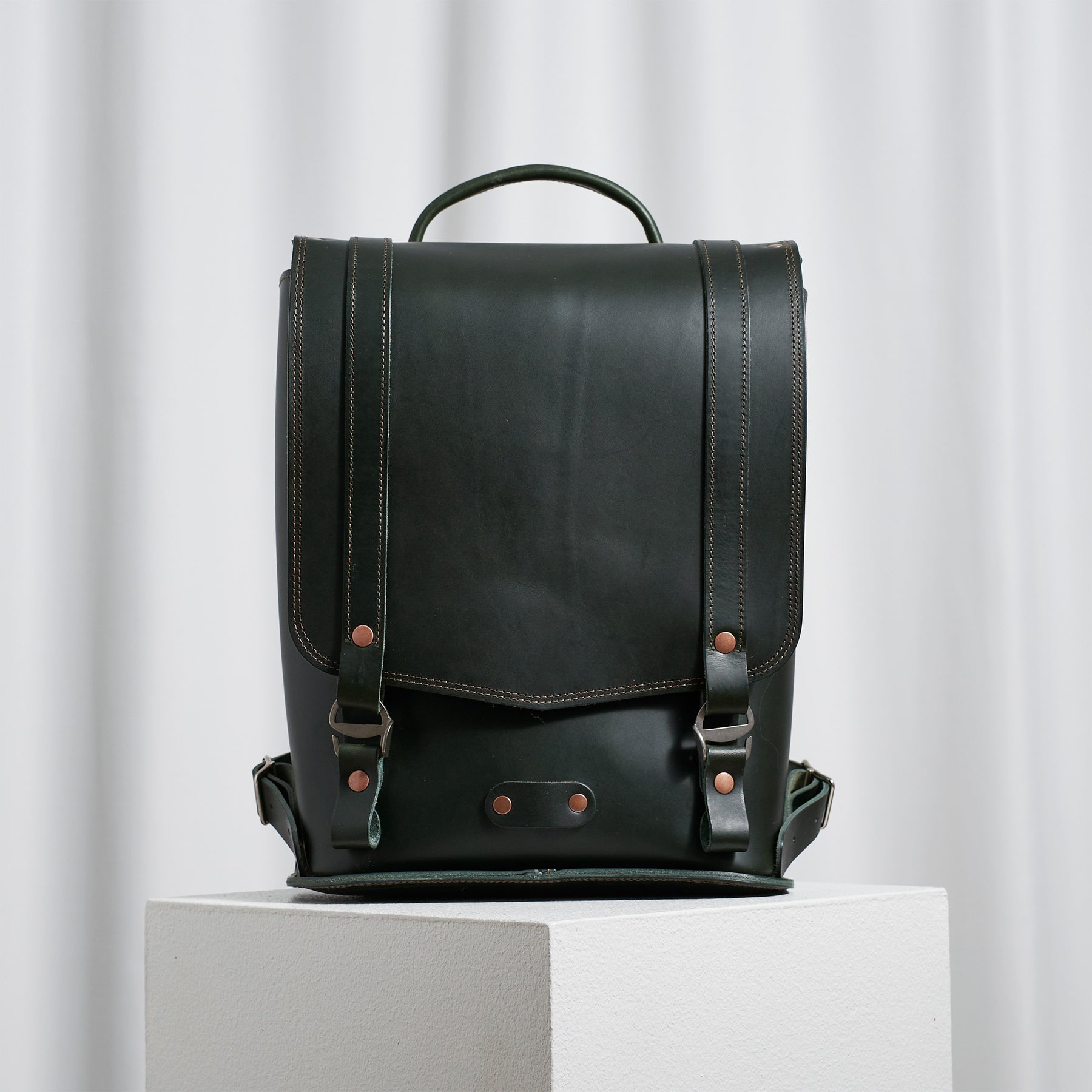 clip backpack leather Buckled Mini OMNIA Perfect for daily use The Large Backpack in Racing