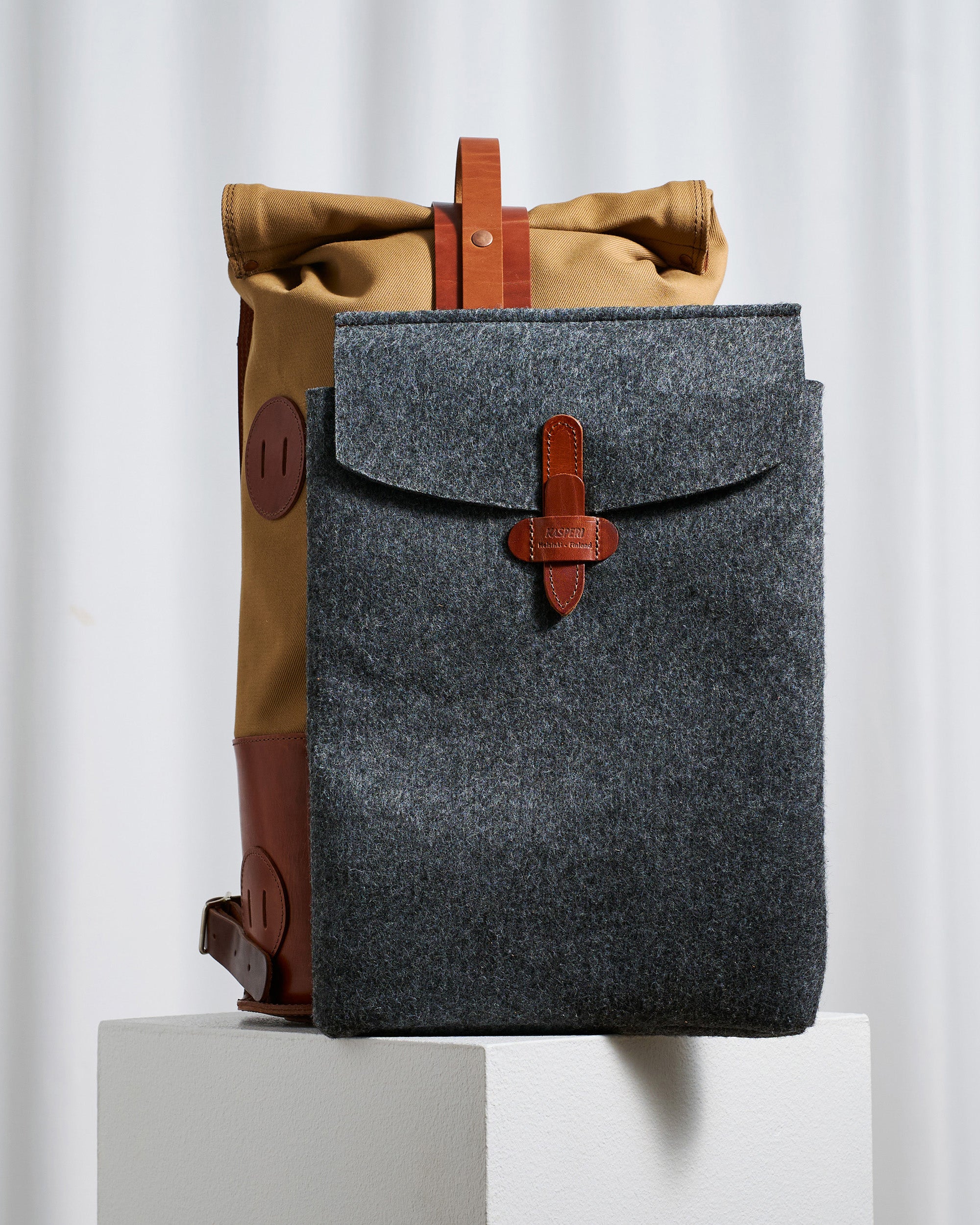 ロビンsnugpak×The British Millerain M65 Fold Top Backpack – Field Twill Collection in Khaki – KASPERI