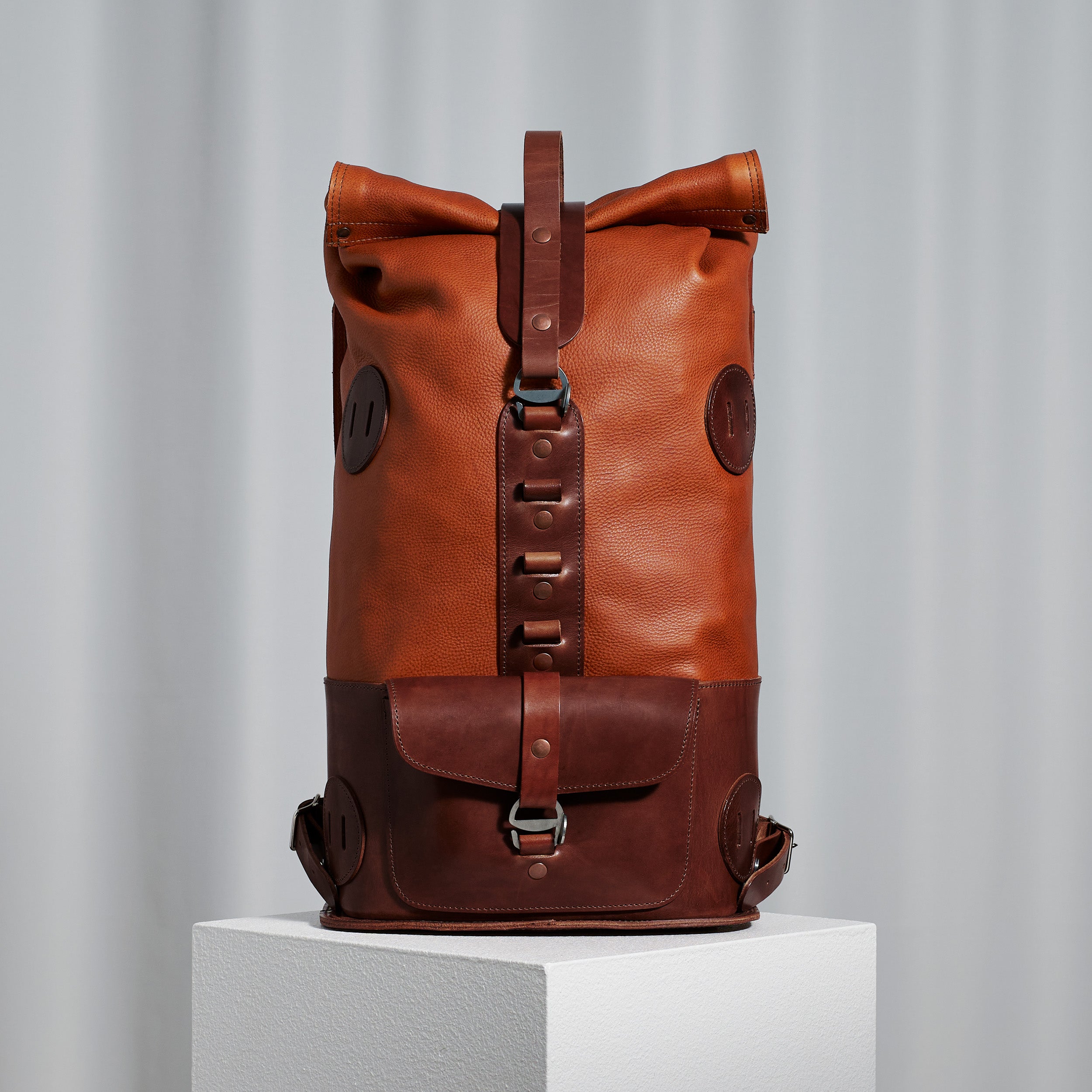 The Fold Top – The timeless leather backpack that will last a