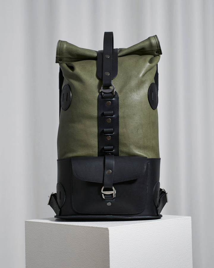Vorbestellung – S.10 Fold Top – Lederrucksack in Sage &amp; Black 