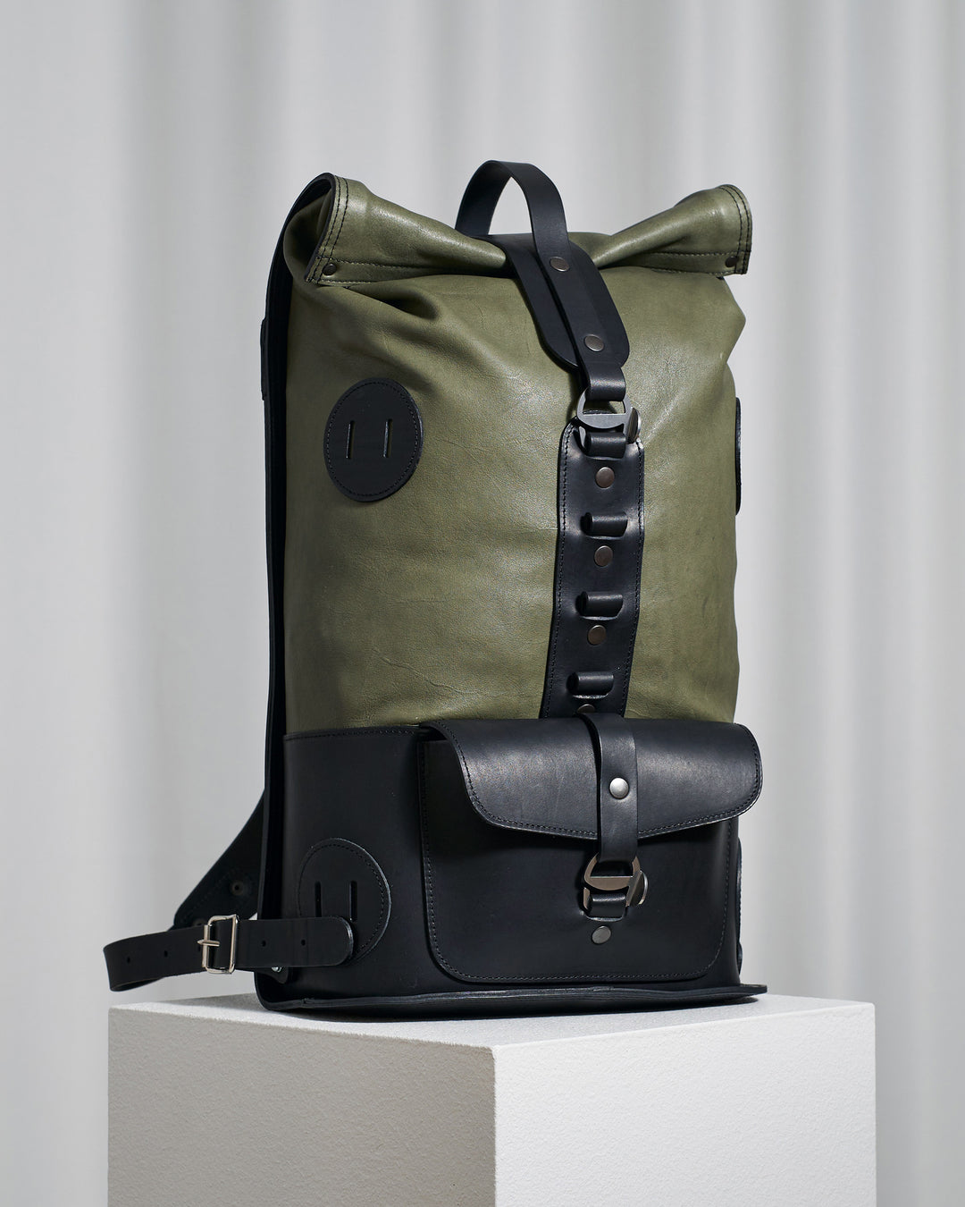 Vorbestellung – S.10 Fold Top – Lederrucksack in Sage &amp; Black 