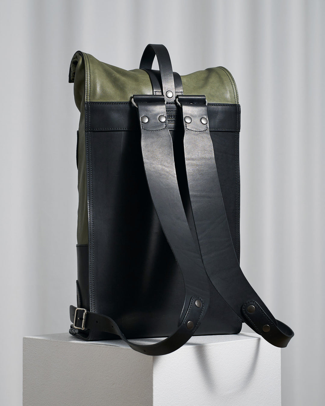 Vorbestellung – S.10 Fold Top – Lederrucksack in Sage &amp; Black 