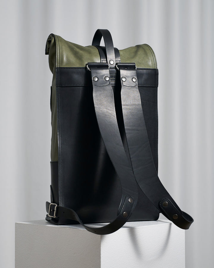 Vorbestellung – S.10 Fold Top – Lederrucksack in Sage &amp; Black 