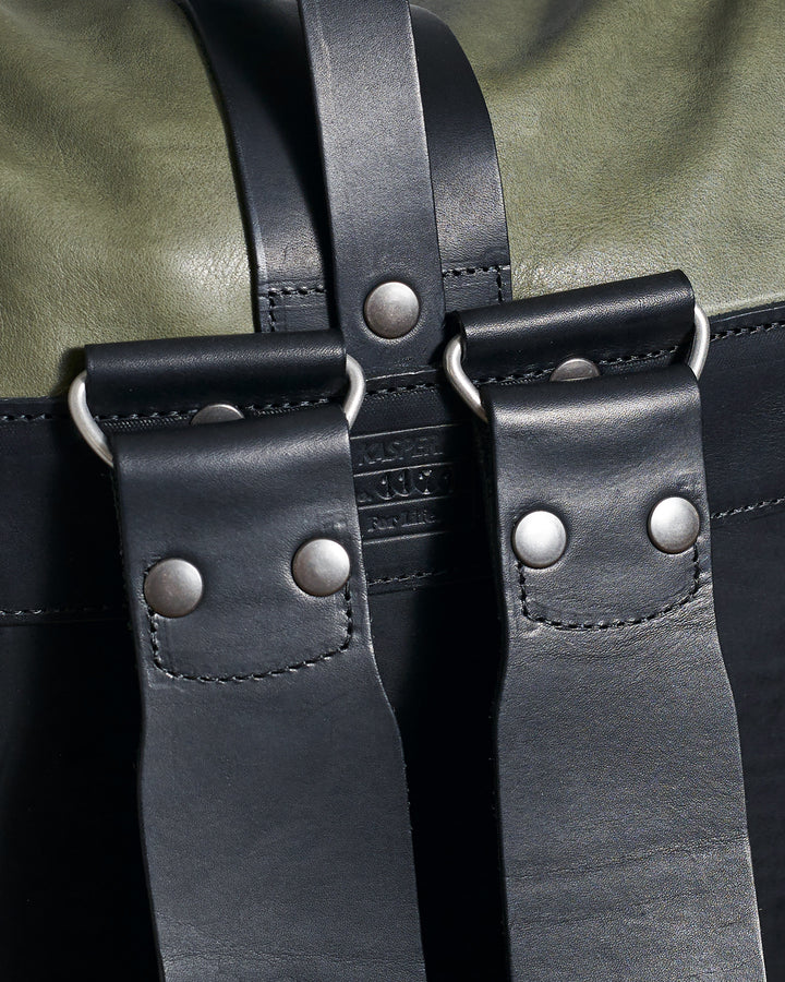 Vorbestellung – S.10 Fold Top – Lederrucksack in Sage &amp; Black 