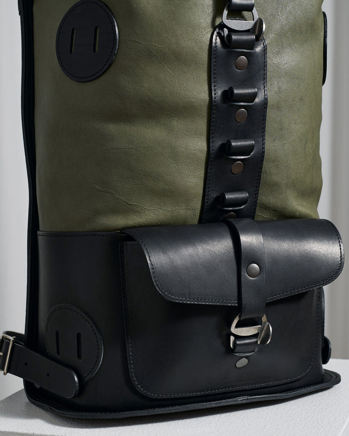 Vorbestellung – S.10 Fold Top – Lederrucksack in Sage &amp; Black 
