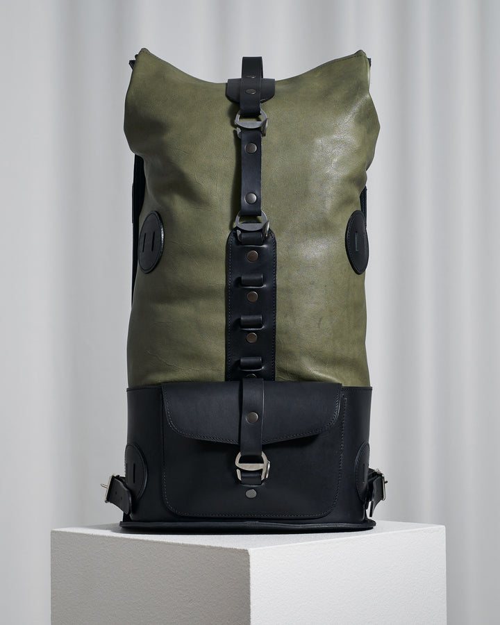 Vorbestellung – S.10 Fold Top – Lederrucksack in Sage &amp; Black 