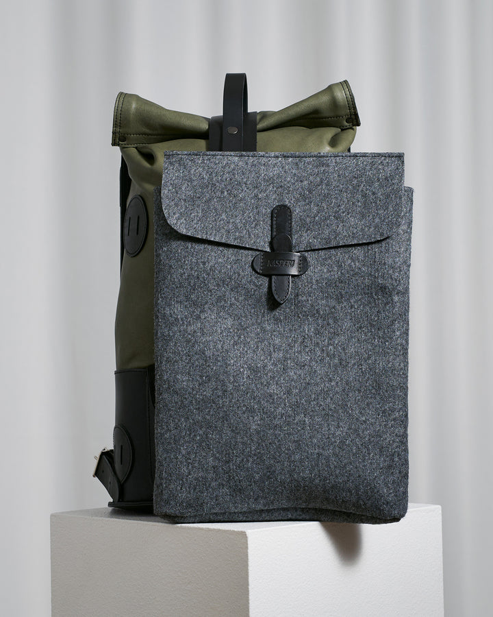 Vorbestellung – S.10 Fold Top – Lederrucksack in Sage &amp; Black 