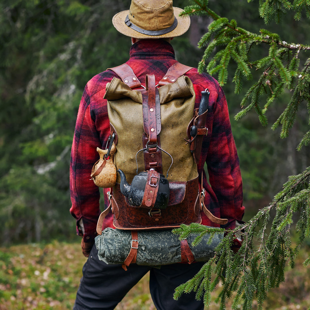 Specials S.03 - Metsänvihreä Valkohäntäpeura Fold Top -reppu 