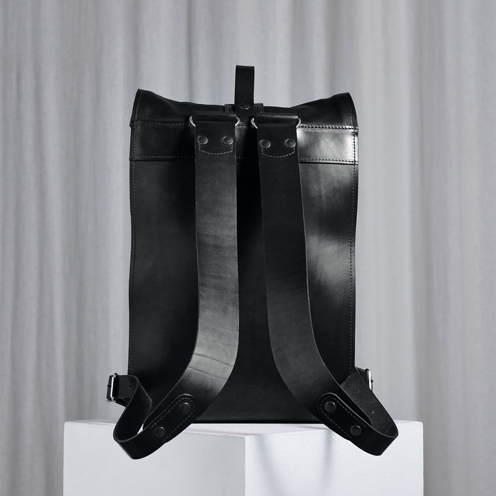 Black Small Fold Top – レザーバックパック 