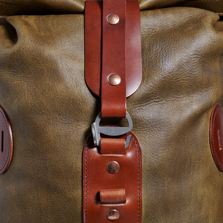 Specials S.03 - Moss Green Queue blanche Fold Top Sac à dos